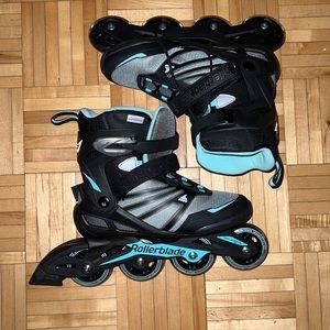 Rollerblades only worn once like new! Women size 9 I got them from Amazon!